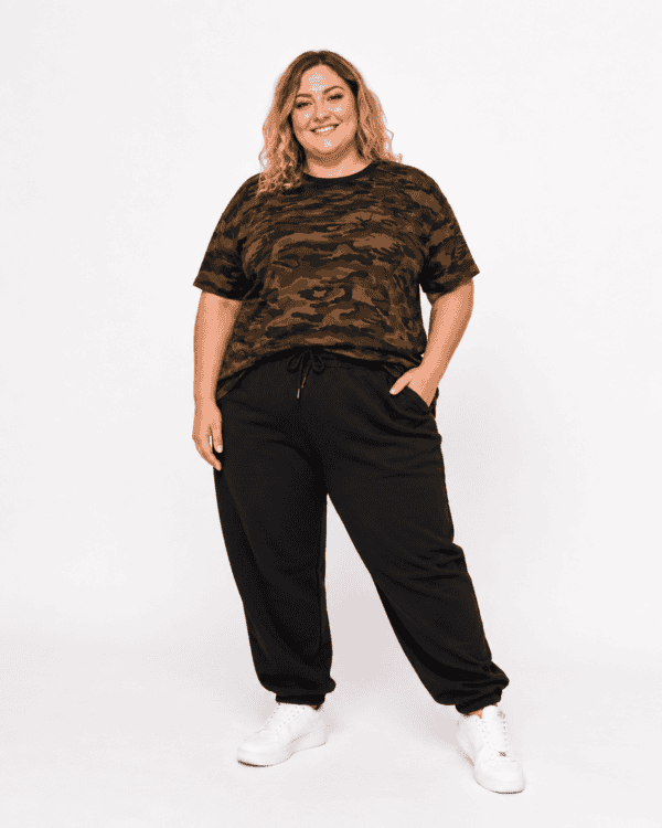 Tee-shirt camouflage unisexe MYS110 Femme souriante