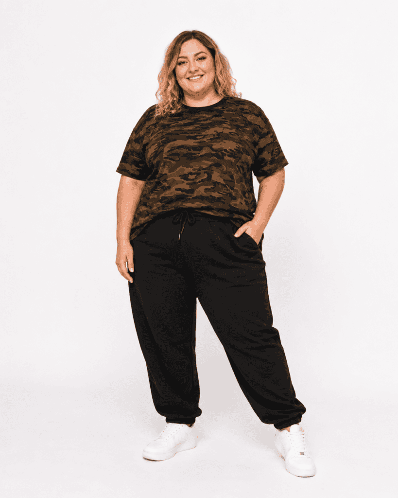Tee-shirt camouflage unisexe MYS110 Femme souriante
