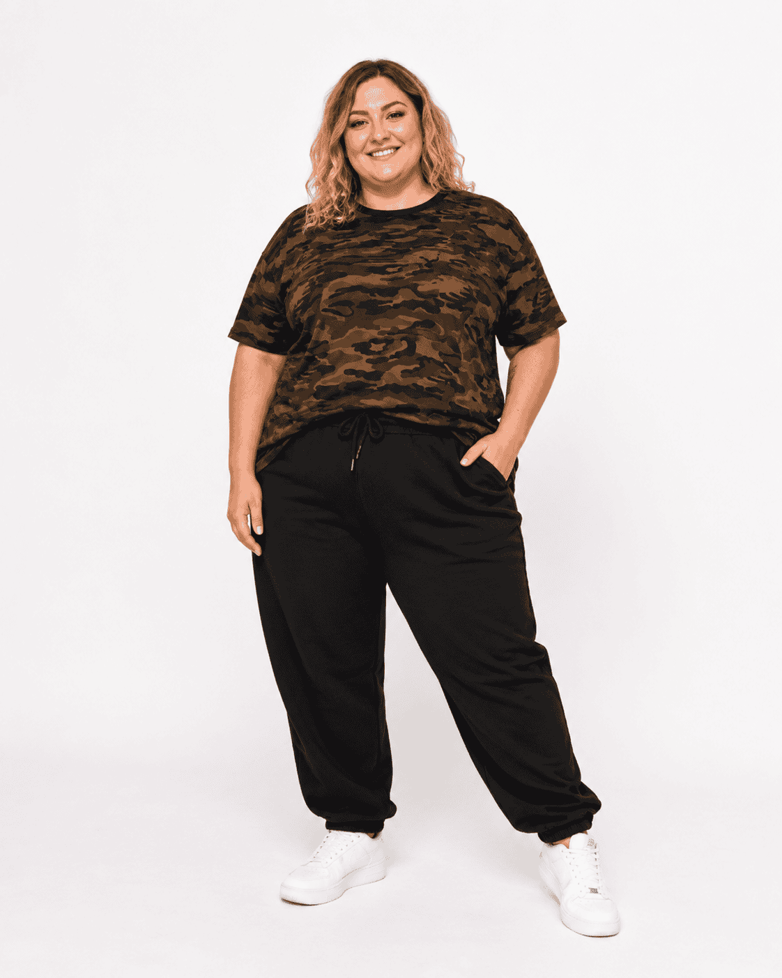 Tee-shirt camouflage unisexe MYS110 Femme souriante
